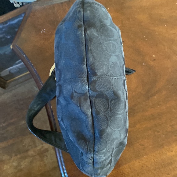 🦊 Coach black cloth and patent trim. - Picture 6 of 10